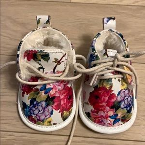 Baby girl size 2 flower boots with fur